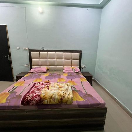מלון Govardhan Shri Ji Baba Ki Haveli מראה חיצוני תמונה