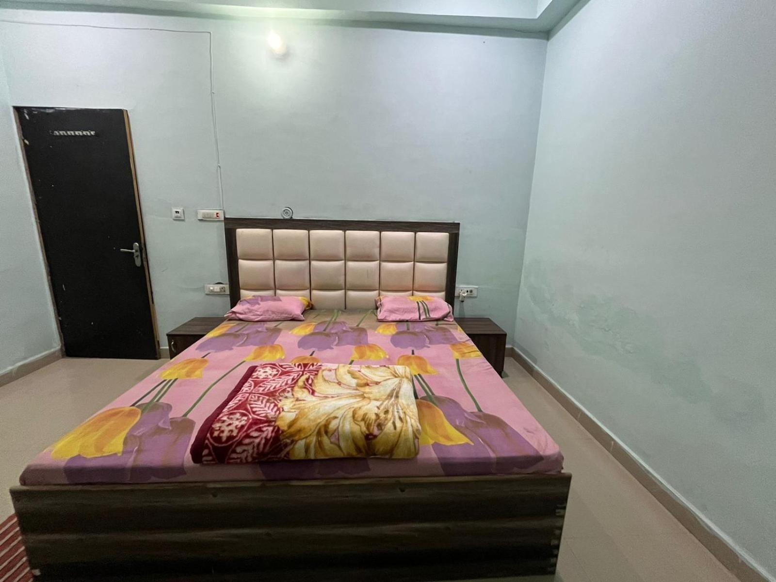 מלון Govardhan Shri Ji Baba Ki Haveli מראה חיצוני תמונה